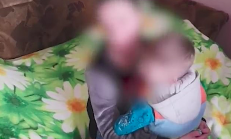 Sesso col figlio. Immagine rilasciata dalla polizia ucraina