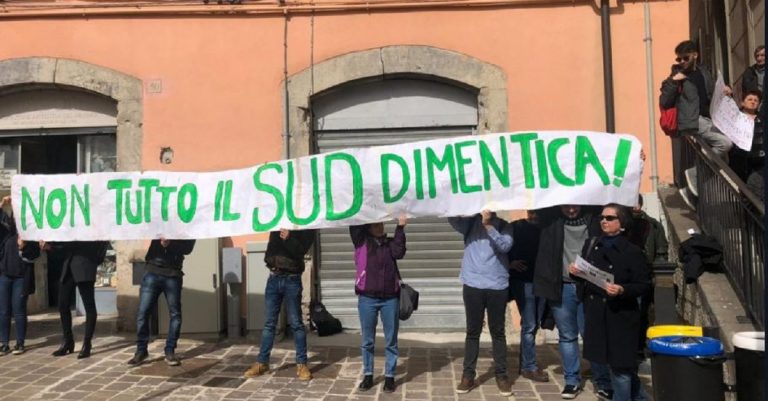 striscione salvini