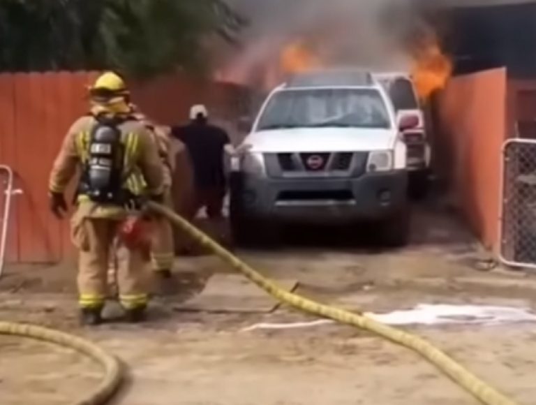 Uomo salva il proprio cane in un incendio