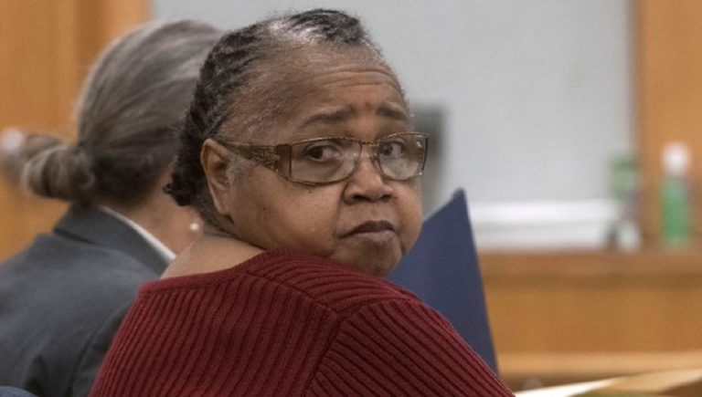 USA, zia di 150 kg si siede sulla nipotina: morta bambina di 9 anni