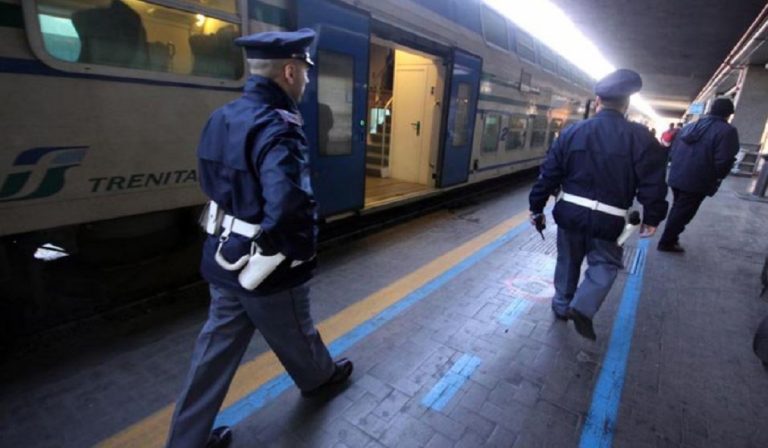 atti osceni treno