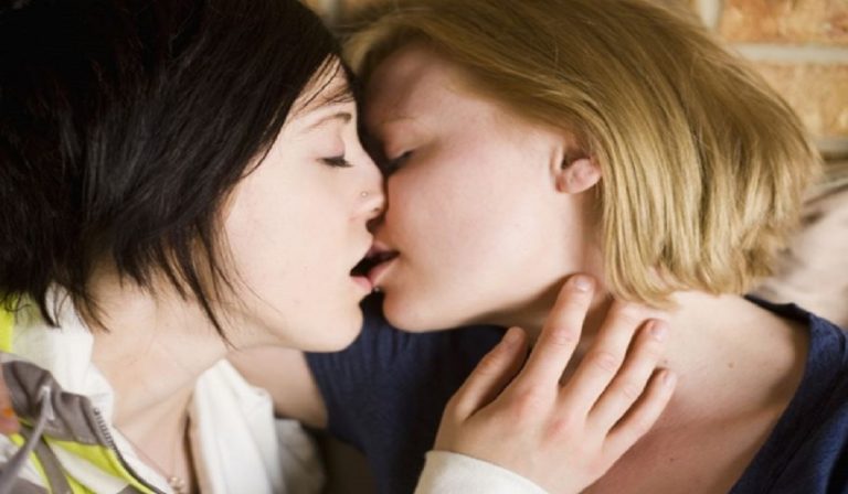 mamma lesbica scopa mamma