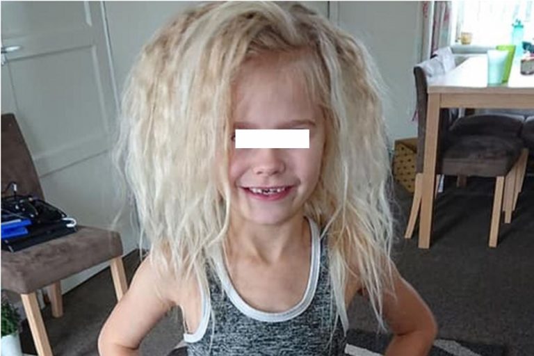 bambina capelli impettinabili 768x512