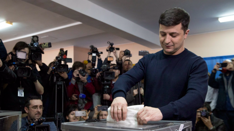 Ucraina: Zelensky a 30%, Poroshenko a 17