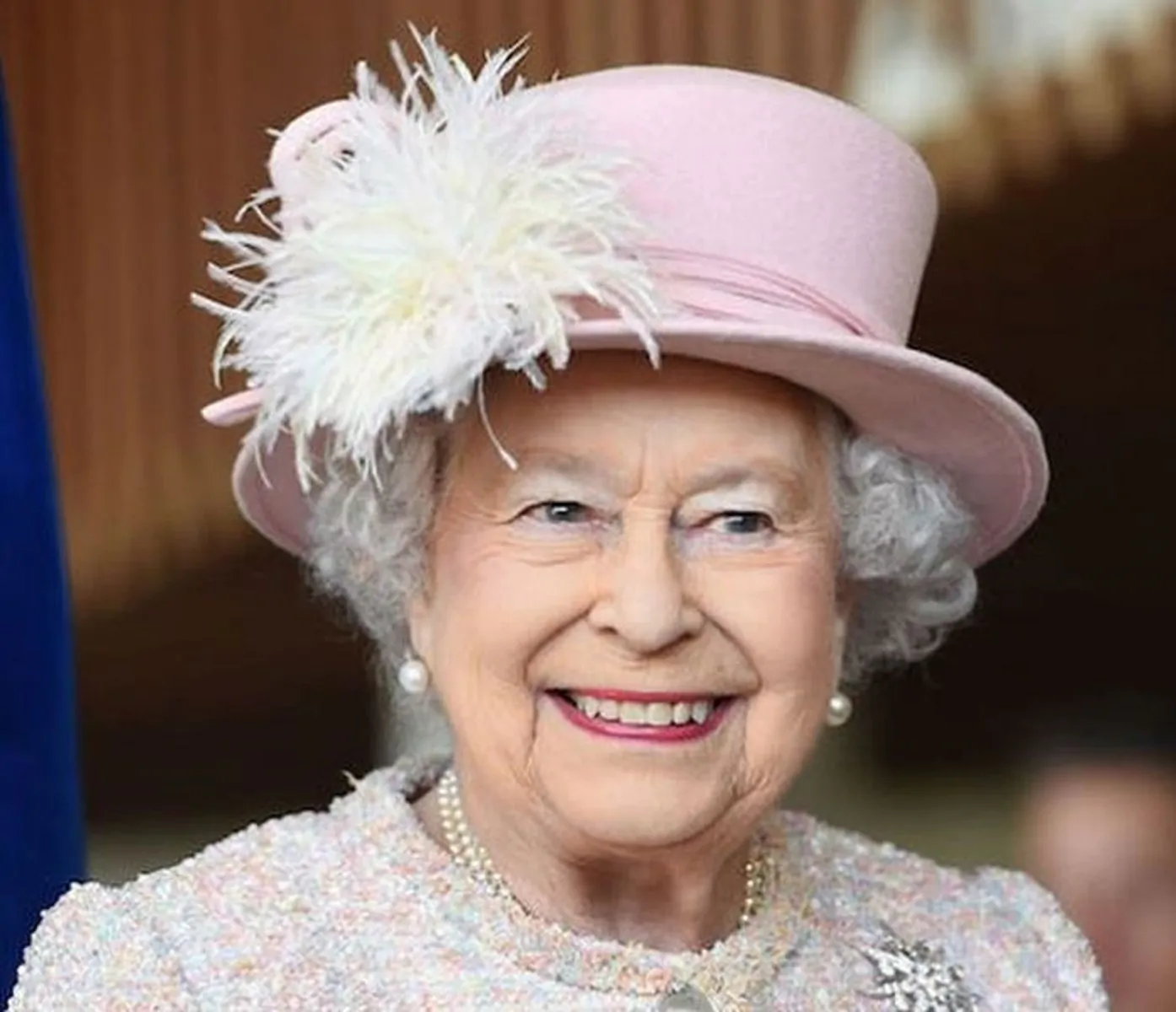 Perché la regina Elisabetta non ha il passaporto