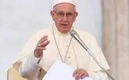 Veglia di Pasqua, papa Francesco: "Bisogna superare le barriere"