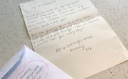 Bambina scrive alla mamma morta e riceve una risposta dal "Paradiso"