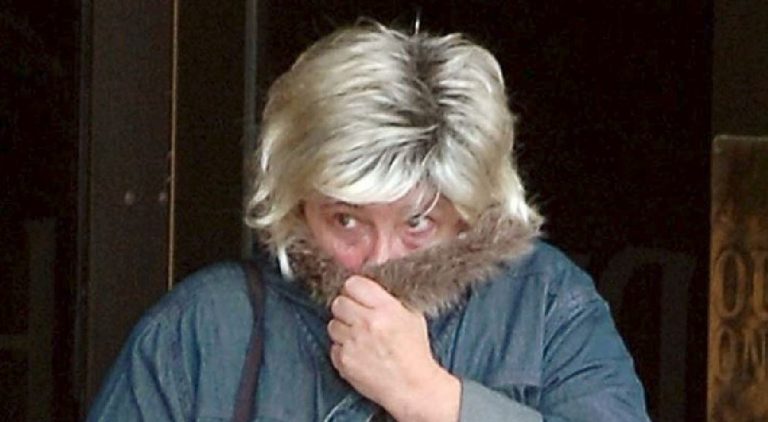 madre figli armadio
