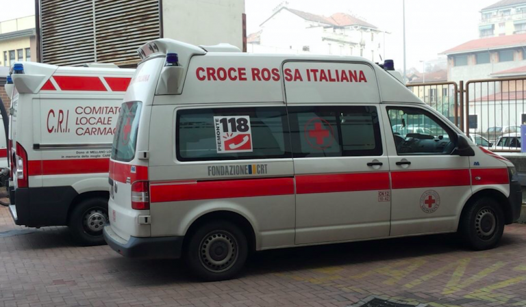 Motociclista ferito in incidente a Milano