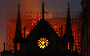 Notre-Dame, esulta l'Isis, incendio domato