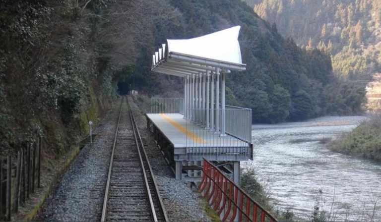 stazione ferroviaria giapponese