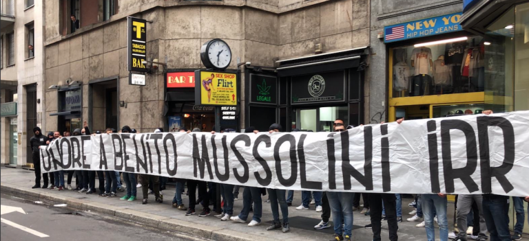 striscione su mussolini 768x351