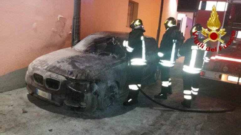 auto carabiniere incendio