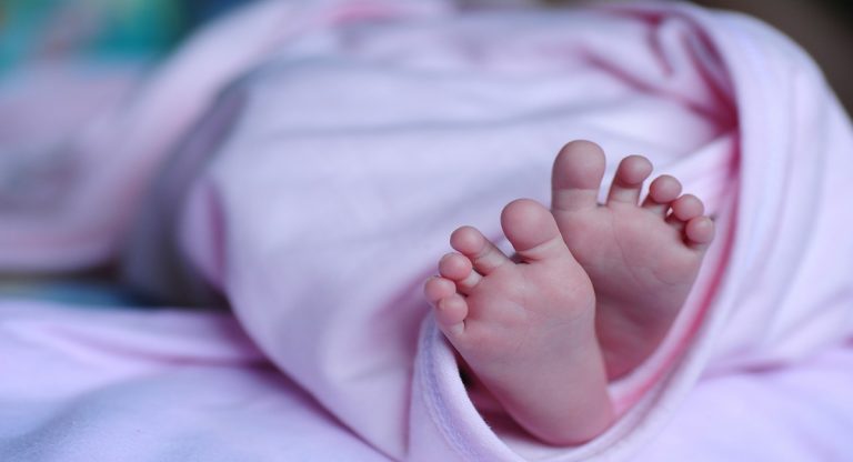 bimba soffre di obesità