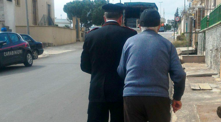 Brindisi, anziano chiama Carabinieri