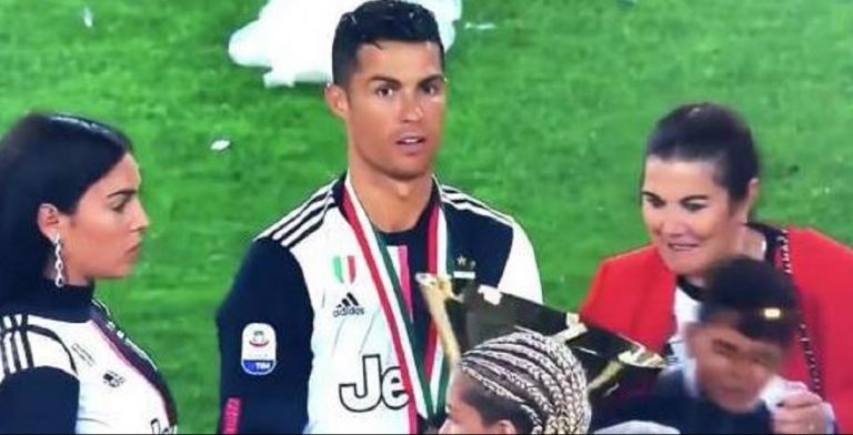 cristiano ronaldo colpisce figlio