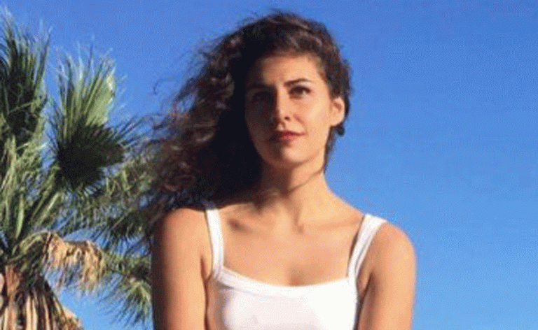 ragazza che risale il suo papà