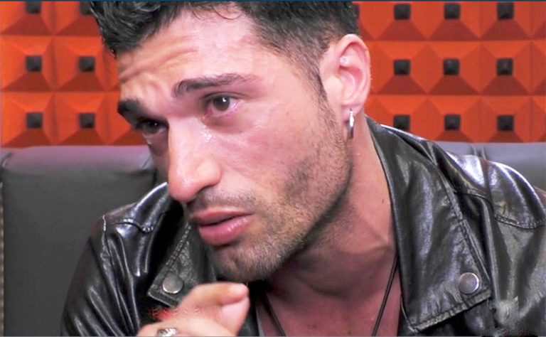 Michael piange al Gf16