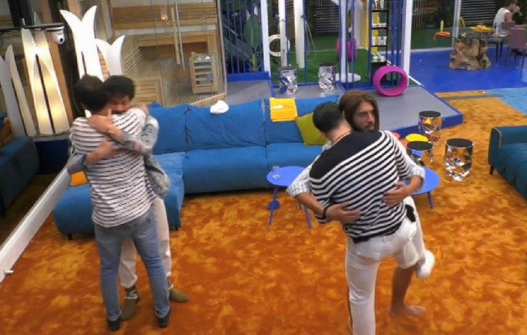 Grande Fratello 16 baci gay