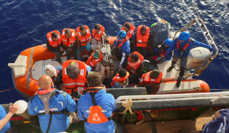 Migranti, Mare Jonio chiede porto sicuro