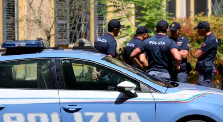 Milano bimbo morto in casa