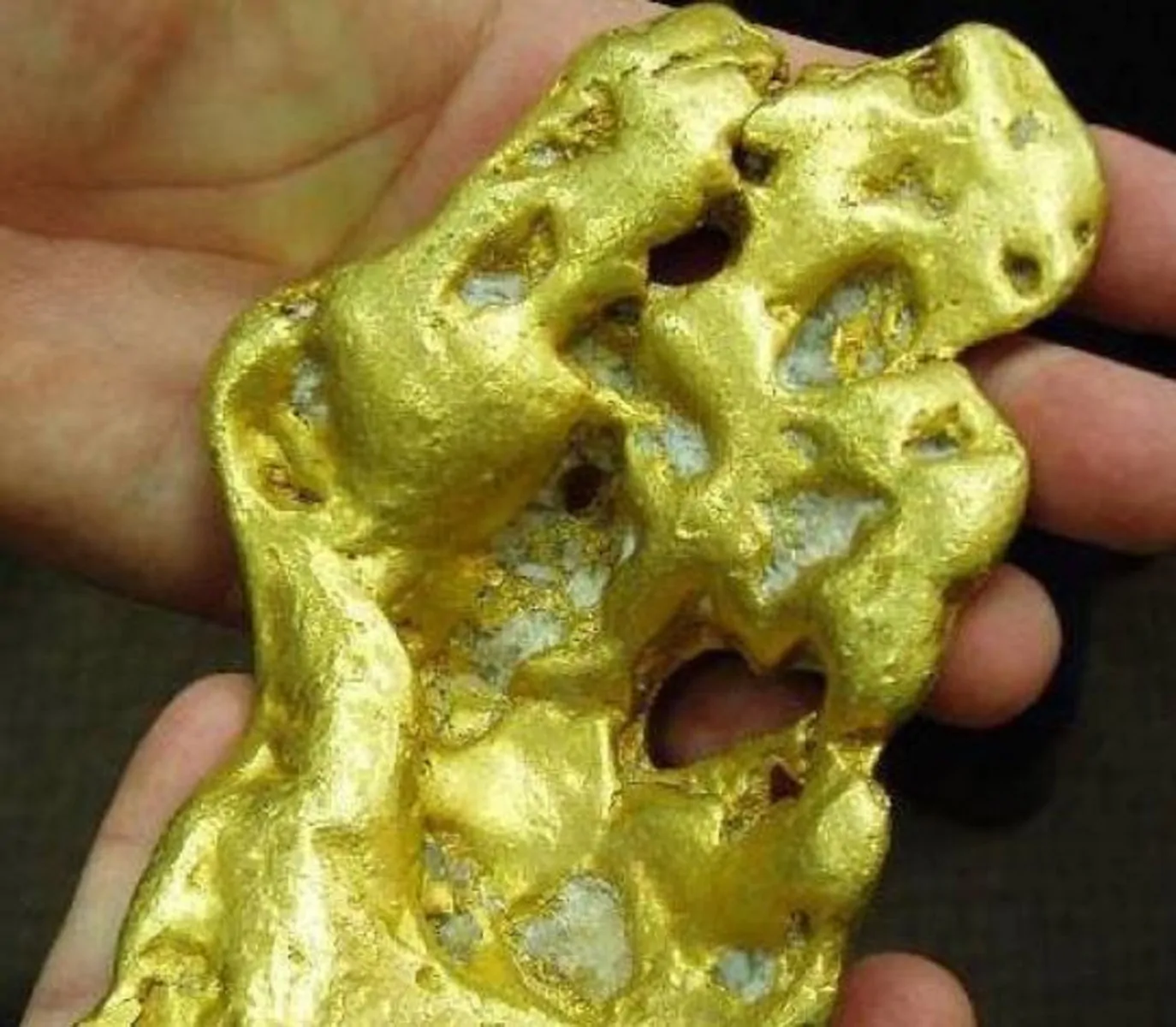 Australia, trova una pepita d'oro da 70 mila euro