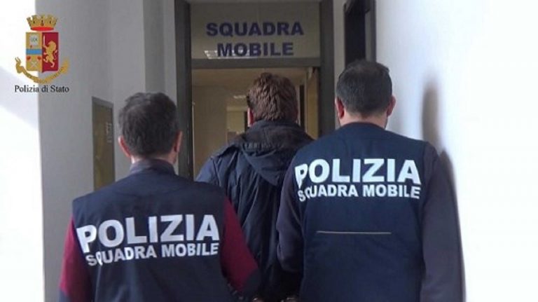 Ragusa nigeriano violenta