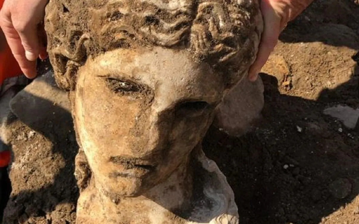 roma statua divinità