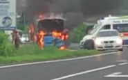 Rovigo, scuolabus in fiamme