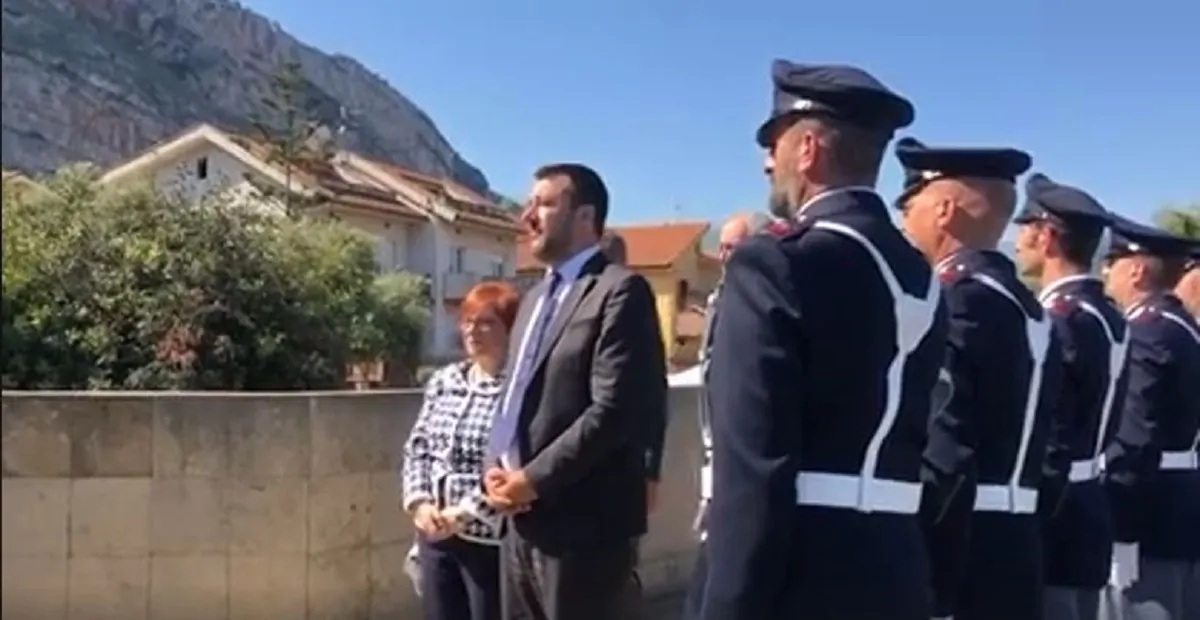 Salvini incontra prof sospesa