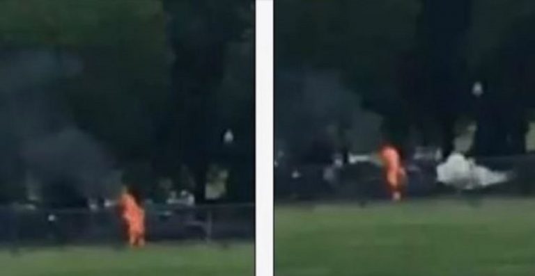 uomo in fiamme