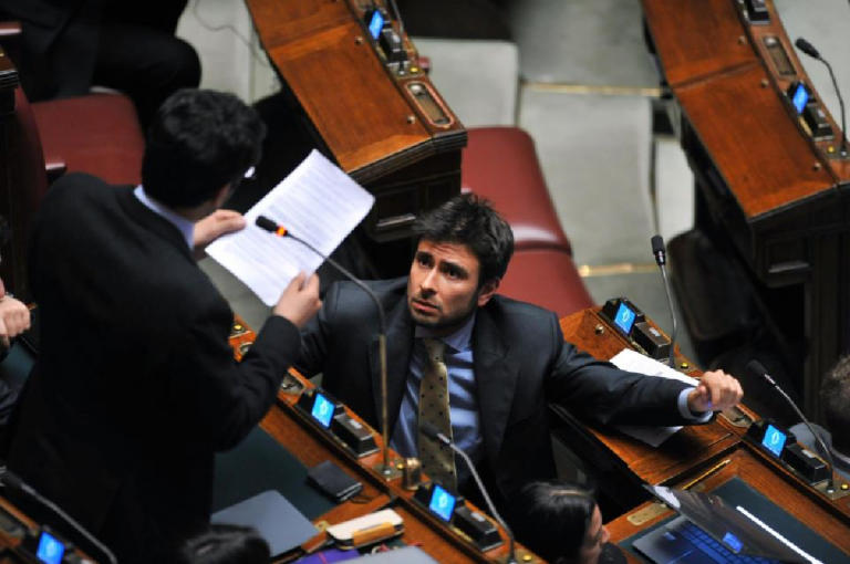 Alessandro Di Battista cerca di entrare nell'esecutivo