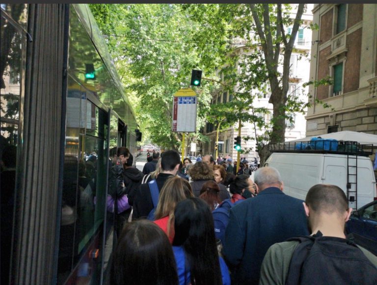 donna incidente tram