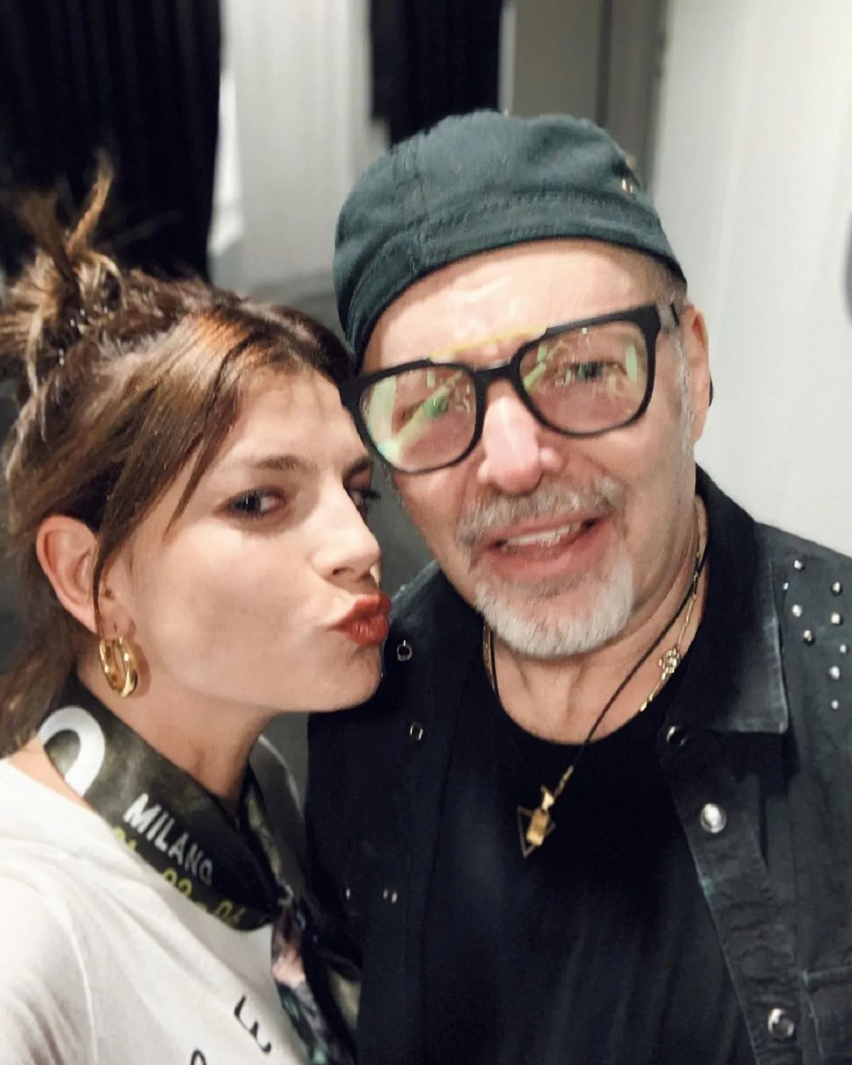 Emma Marrone da Vasco Rossi la posa della foto fa discutere