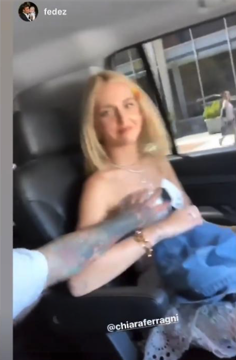 fedez palpa il seno a chiara