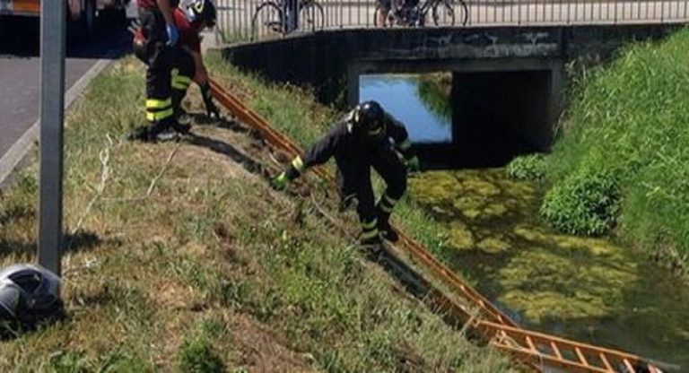 moto in un fossato
