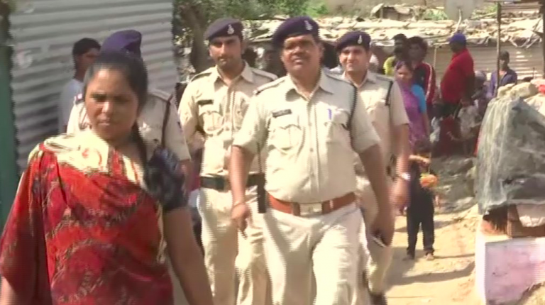 India, bimba stuprata e uccisa