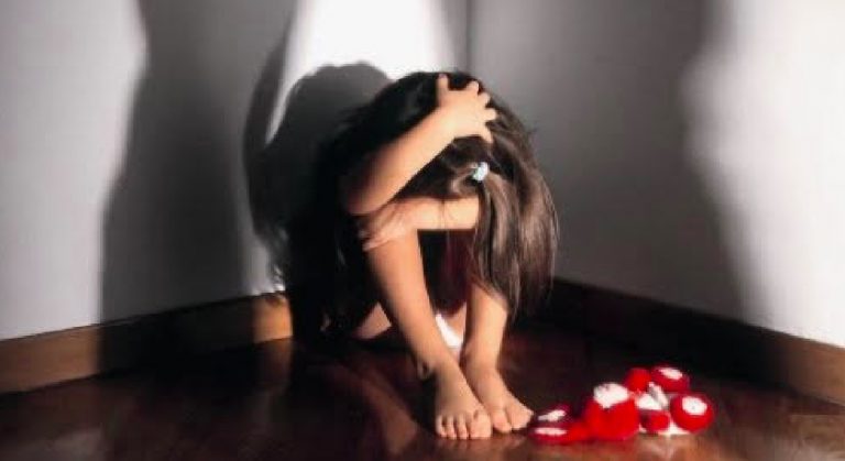 Lodi, pedofilo abusa di tre minori