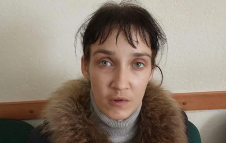 mamma soffoca figlia con il pane