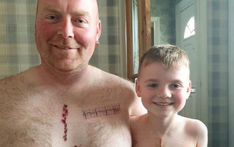 padre tatuato cicatrice figlio