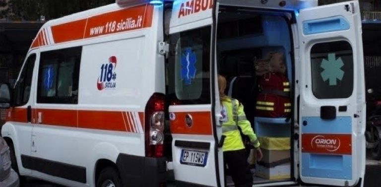 Torino, mamma investe figlia