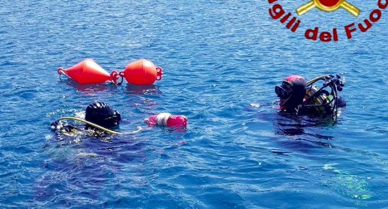 Tuffo nel lago di Como