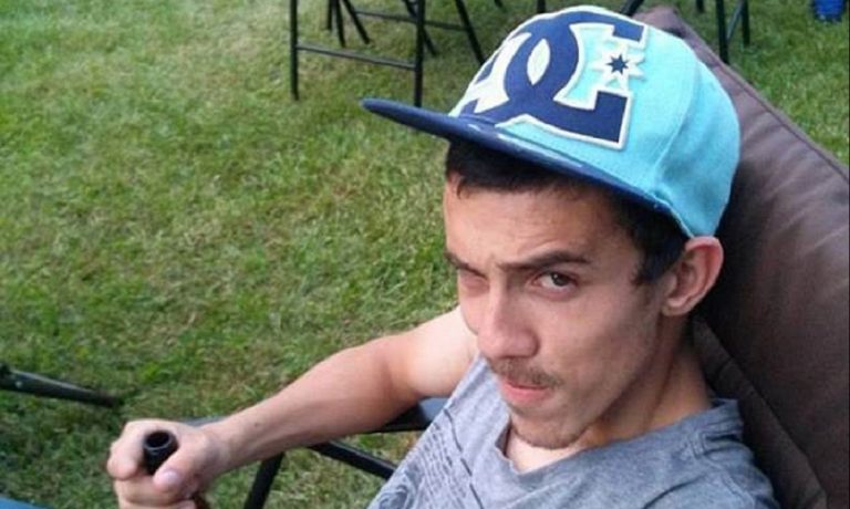 uomo uccide figlia
