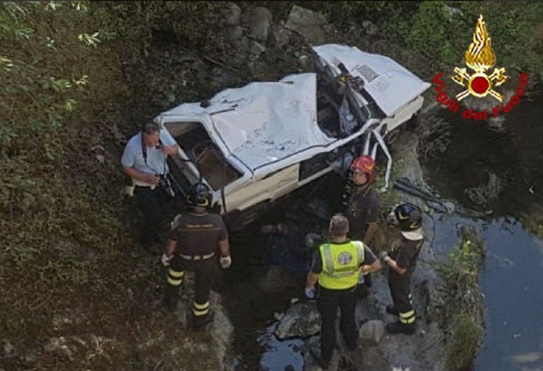auto nel torrente