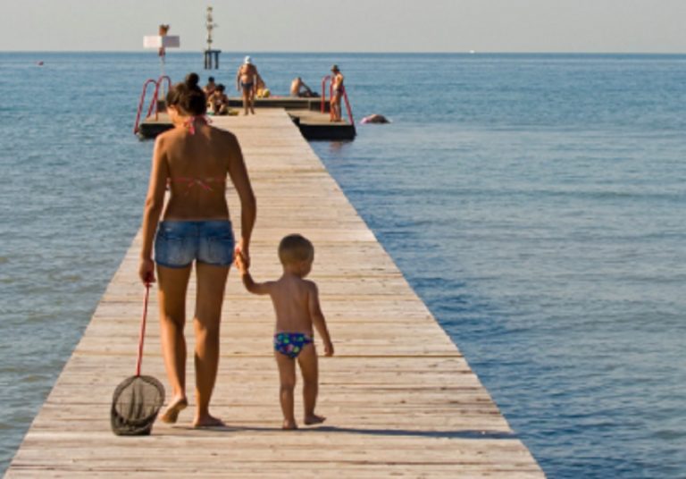 bambino spiaggia