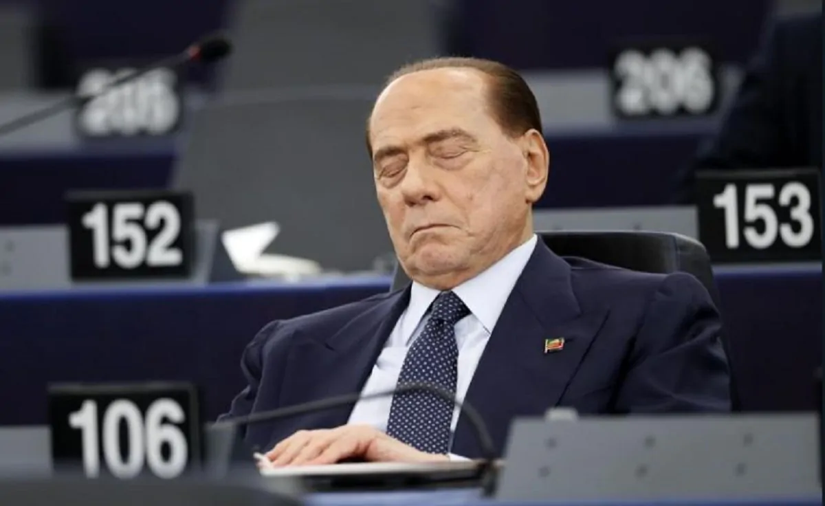 Berlusconi addormentato Parlamento