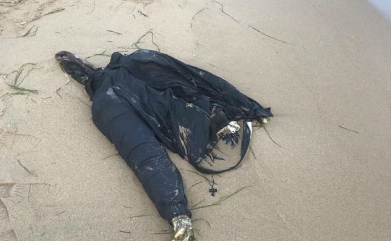 cadavere spiaggia