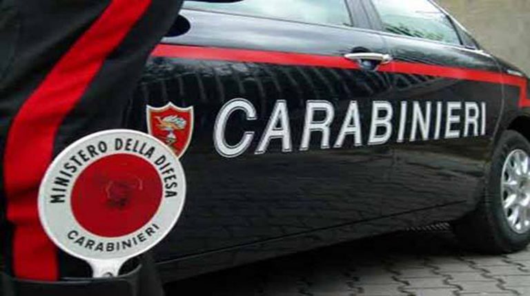 raffiche di kalashnikov contro carabinieri