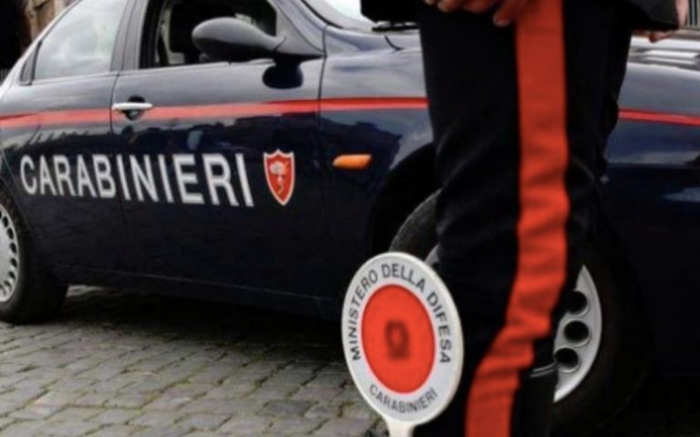 schiacciato camion rifiuti