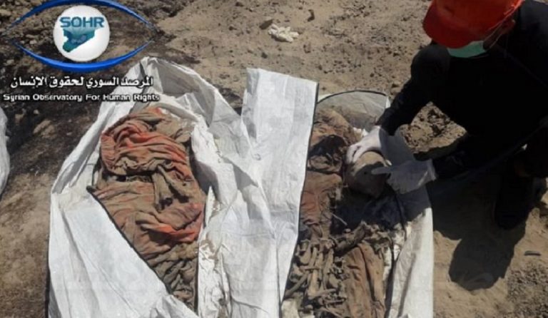 fossa comune siria